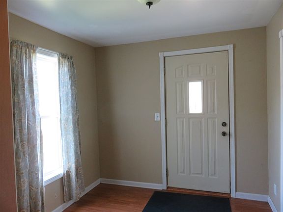 4th image of 930 Ingersoll Pl