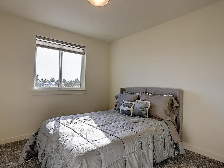 2582 NE Purcell Blvd — Photo 13