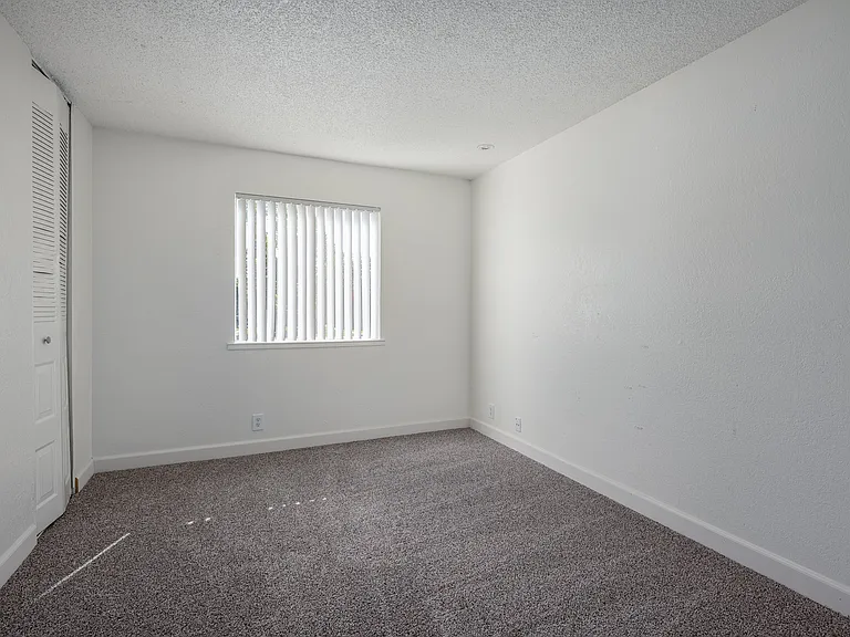 Rivercourt Apartments — Photo 21