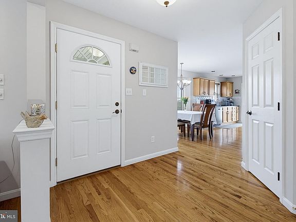5th image of 636 Royal View Dr