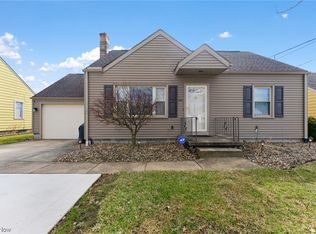 180 Helena Dr, Struthers, OH