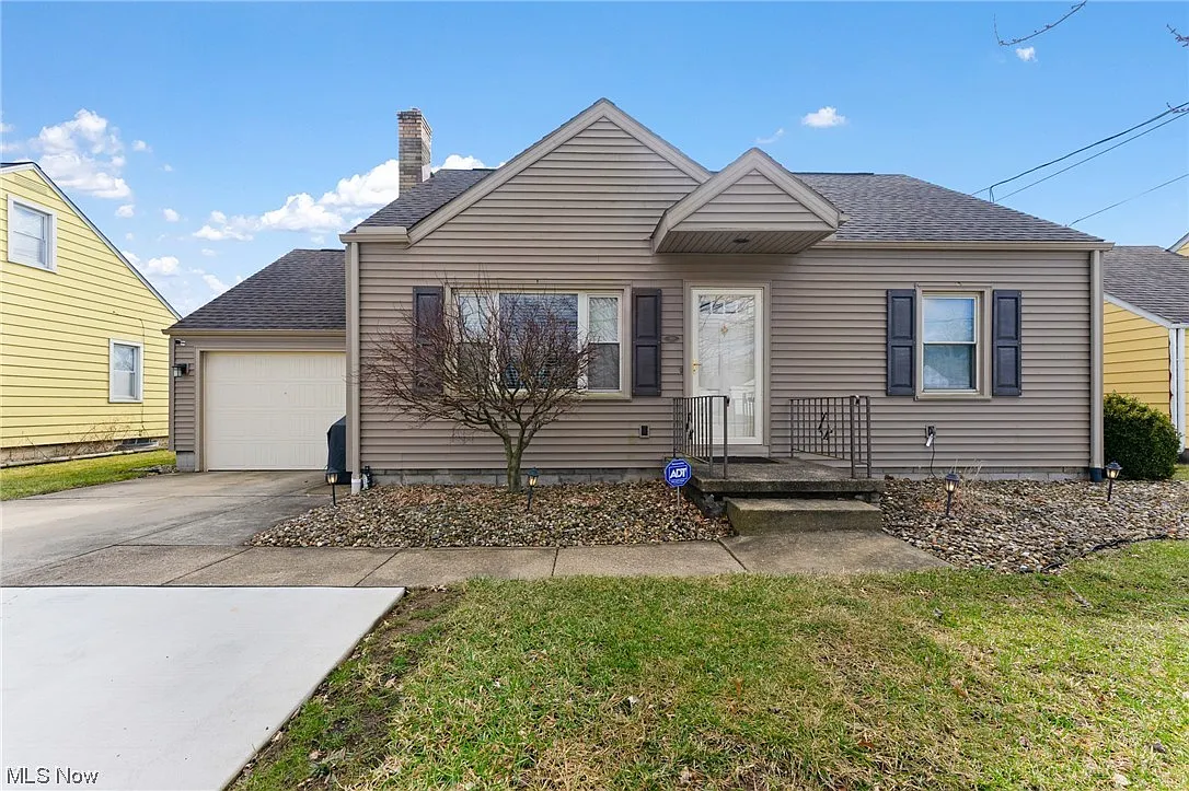 180 Helena Dr photo 1