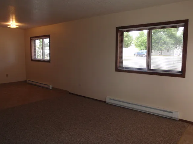 3 bed, 2.0 bath, $1,300 — Photo 3