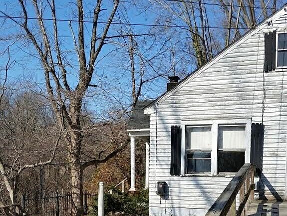 3rd image of 628 1/2 Pearl Street Ext