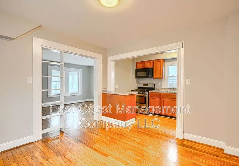 214 Center St — Photo 1