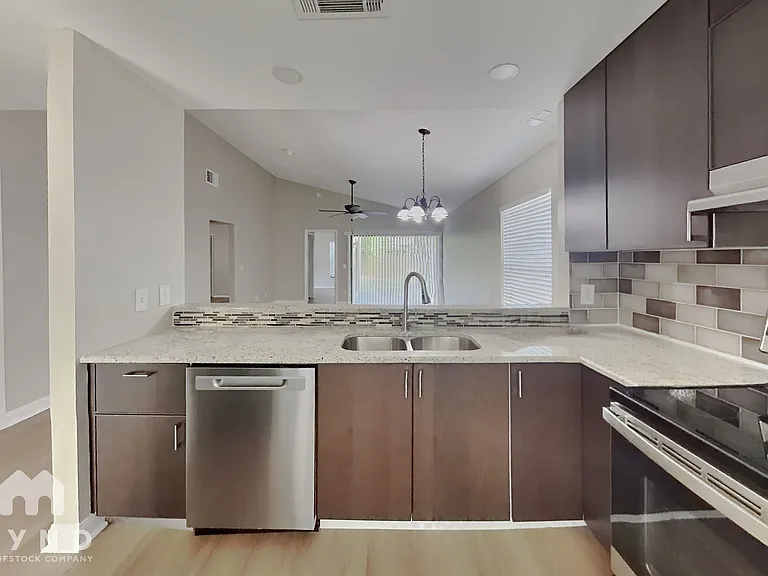 1524 Crosswind Cir — Photo 4