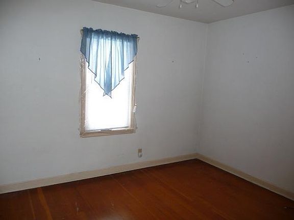 5th image of 1077 Marion St