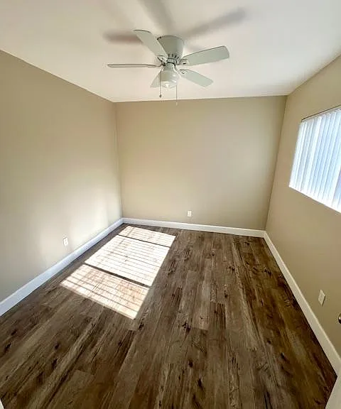 25206 Loytan St #E — Photo 11
