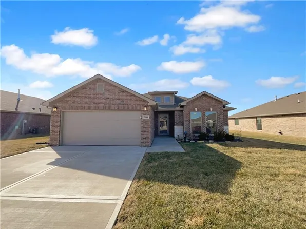 7518 Apache Rd, Shawnee, KS 66227