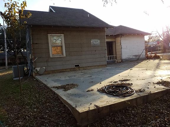 5th image of 161 W College St