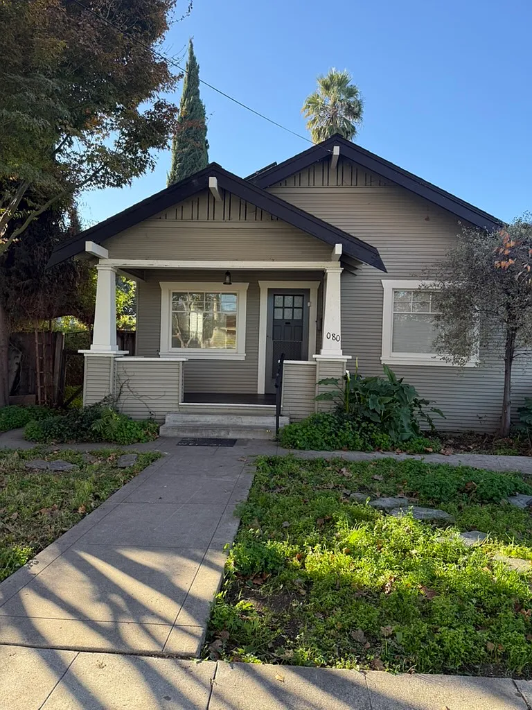 1080 West St photo 1