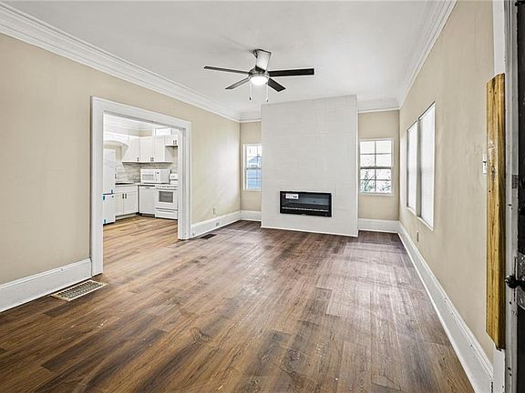 3rd image of 684 S Elizabeth Pl NW
