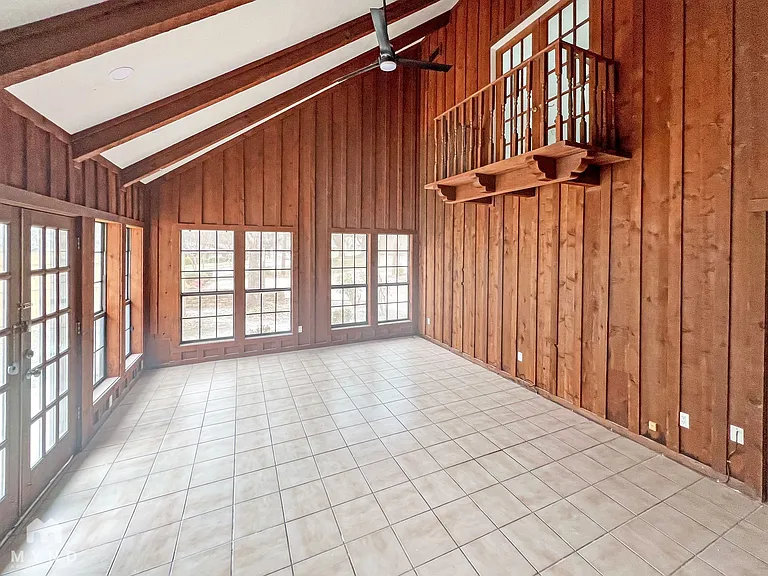1215 Spring Lake Dr — Photo 10