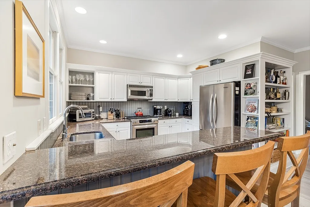 Charming East Hampton Home — Photo 4