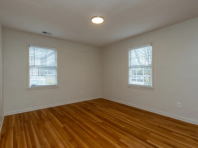 4958 Welchshire Ave — Photo 15