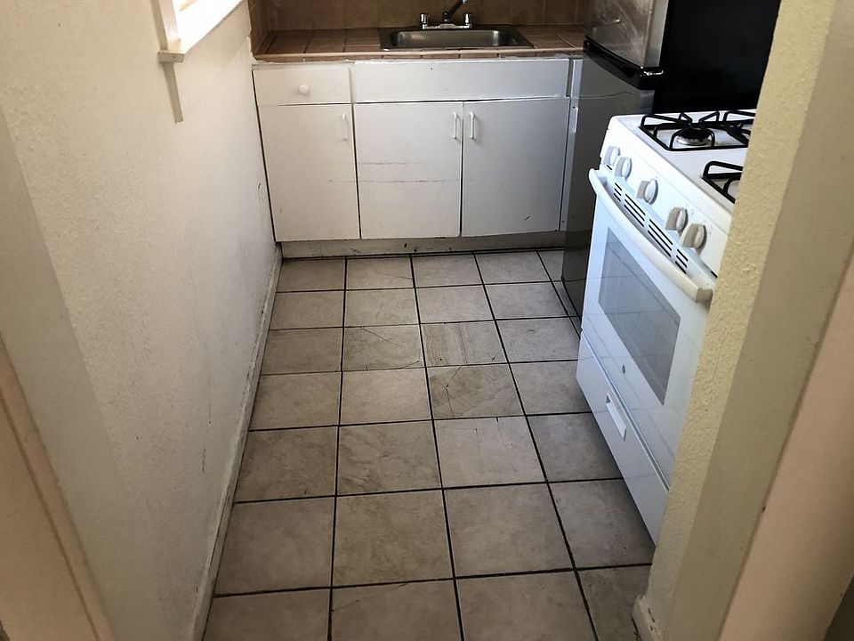 2nd image of 537 E Oak St APT 2