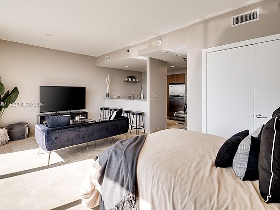 2nd image of 1060 Brickell Ave APT 4009