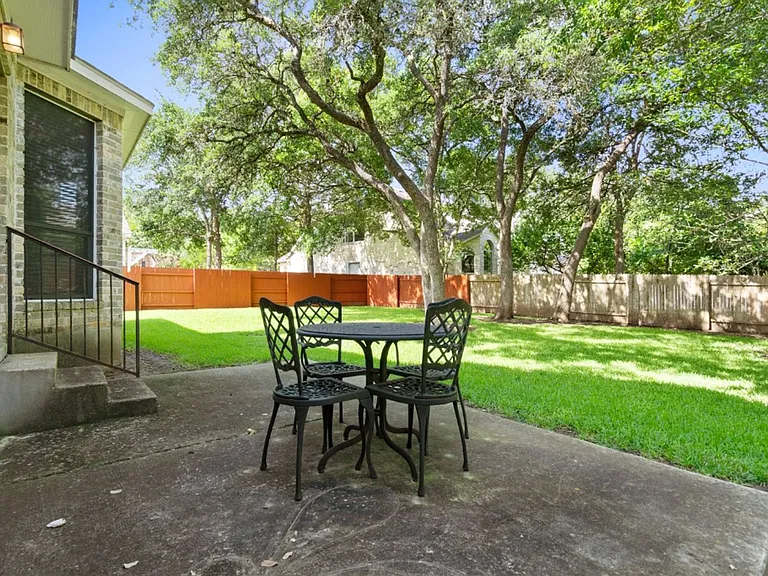 10724 Thoroughbred Dr — Photo 31