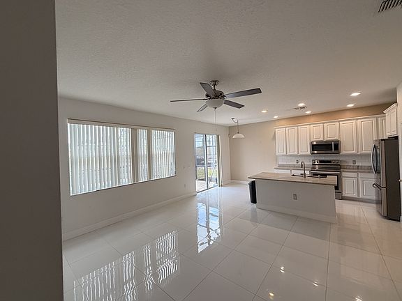 5th image of 1112 Pine Ridge Dr