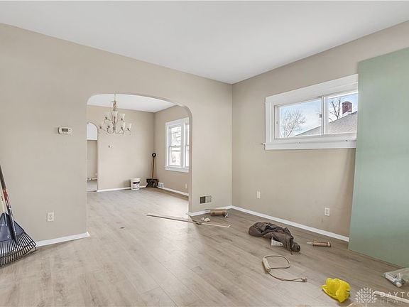 4th image of 2132 Bickmore Ave