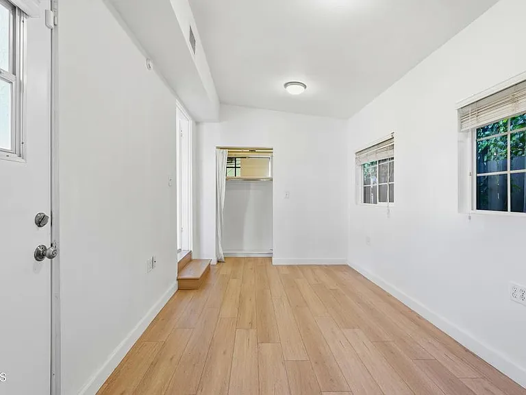 10734 Oro Vista Ave — Photo 18
