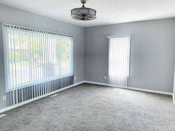 5th image of 10613 Bernard Ave