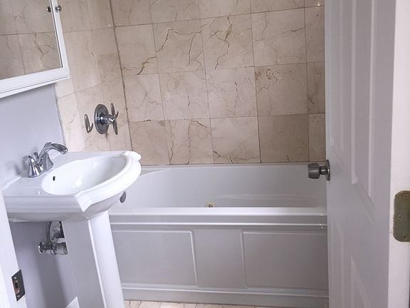4th image of 6500 N Washtenaw Ave #1S