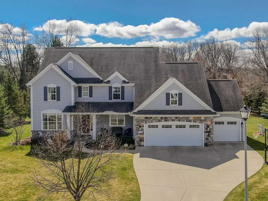5 bed, 4.5 bath, 4235 sqft, $5,500 — Photo 1