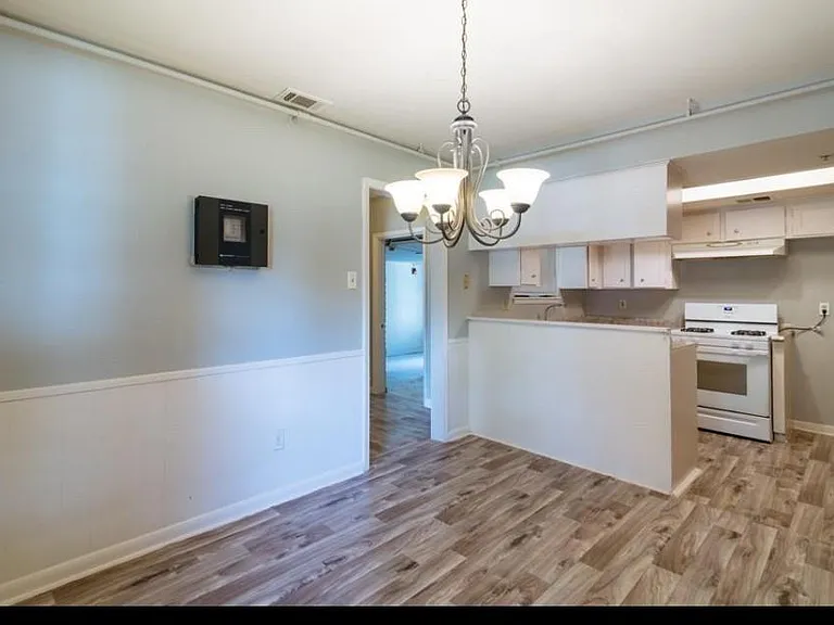 7621 Gleason Rd — Photo 18