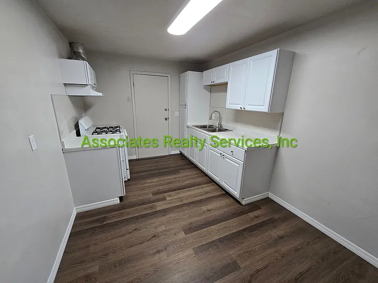 1921 NE 17th Way — Photo 6