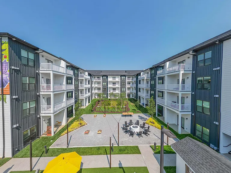 The Flats at Laurel & Pine — Photo 30
