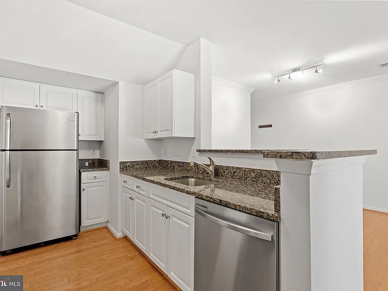 4525 Superior Sq #4525 — Photo 11