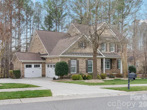 2404 Island Lake Dr, Charlotte, NC 28214