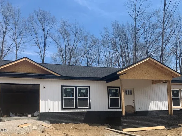 2 Broken Arrow Dr, Crossville, TN 38572
