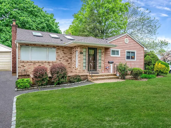 444 Glenwood Lane, East Meadow, NY 11554