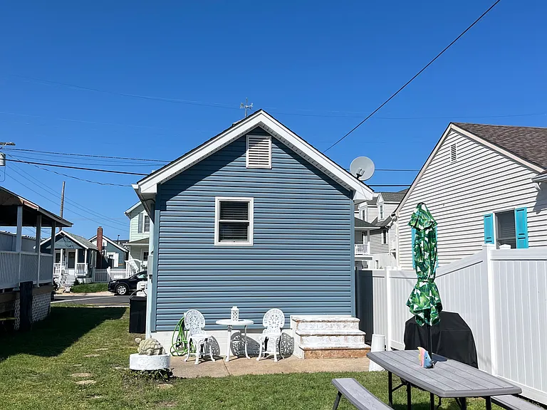 228-228.5 W Walnut Ave — Photo 10