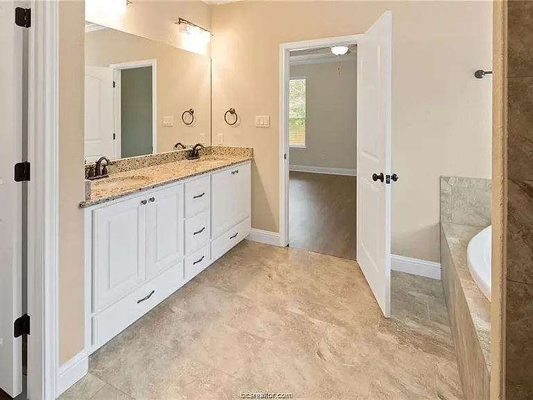 4029 Crestmont Dr — Photo 7