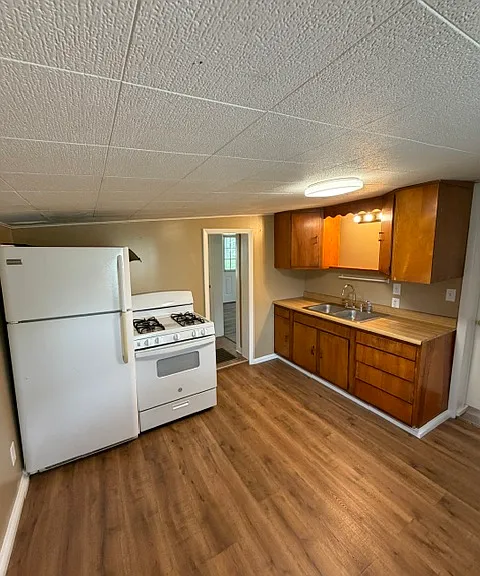 227 N Ross St — Photo 9