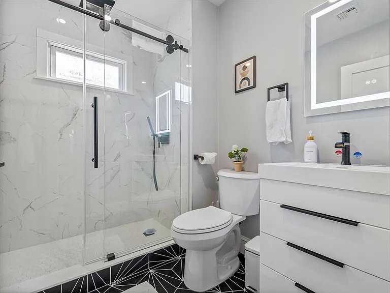 7 Dickson St #2 — Photo 10