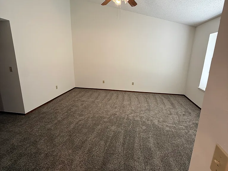 1528 Simon Ave — Photo 8