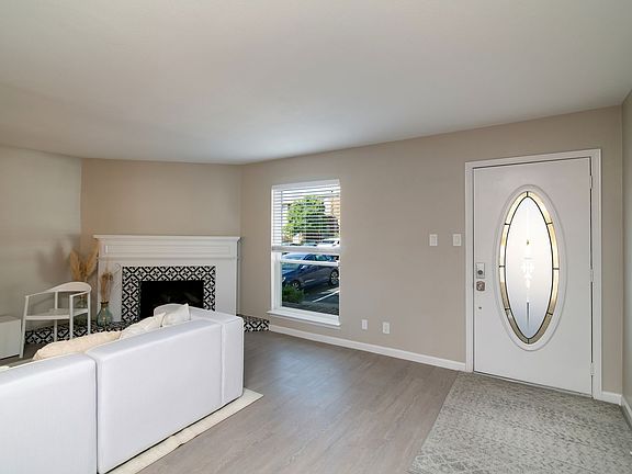 5th image of 15924 Coolwood Dr #1039