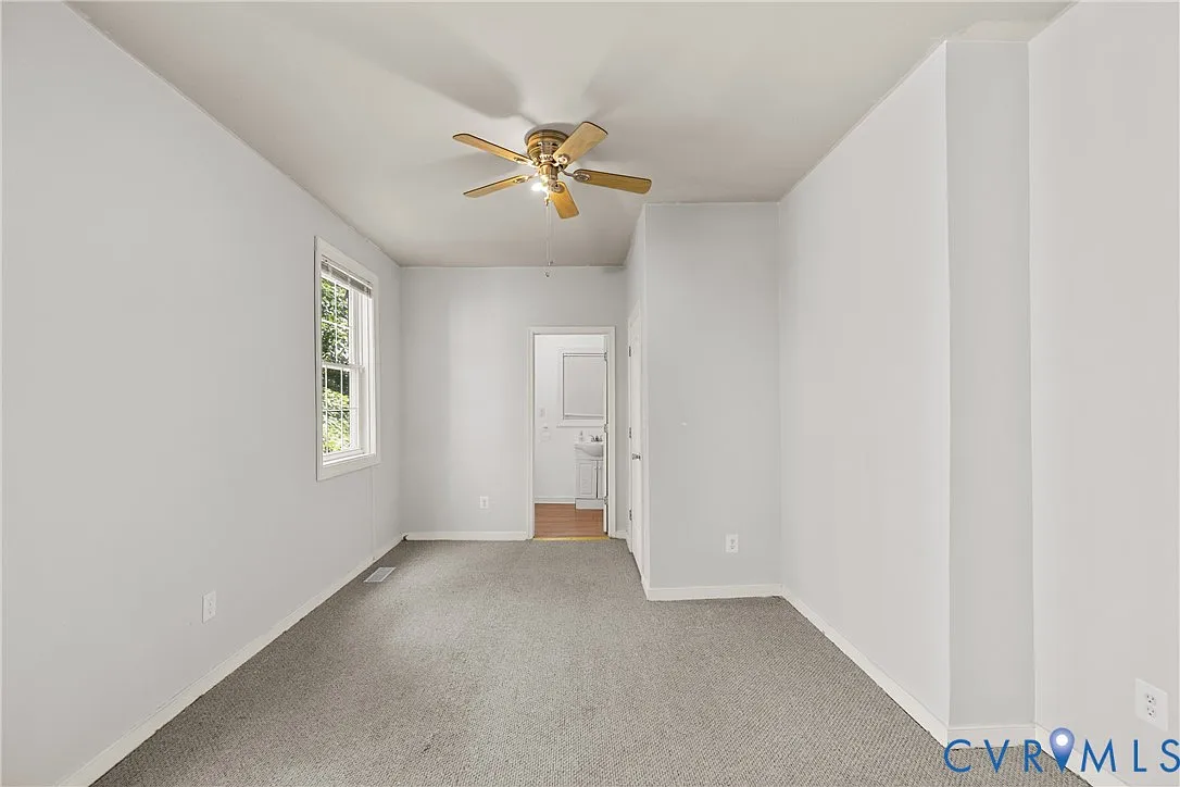 3 bed, 3.0 bath, 2015 sqft, $2,200 — Photo 4