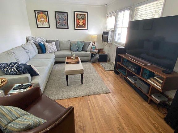 3rd image of 11662 Chandler Blvd #A