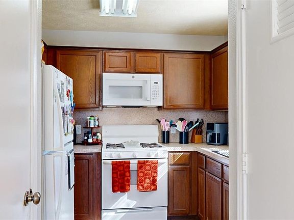 5th image of 502 Nelson Ln