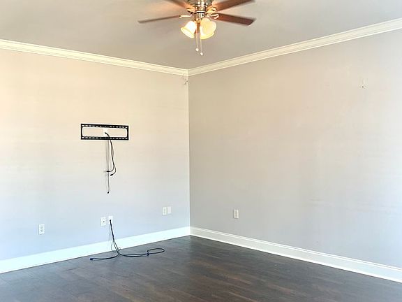 4th image of 151 Aspen Sq APT 12