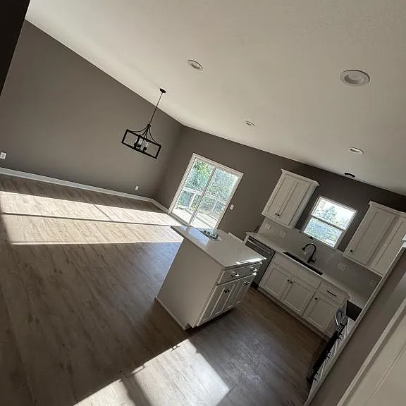 805 Thieme St — Photo 2