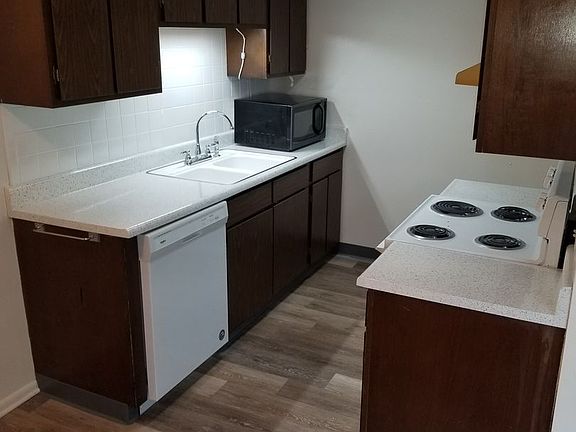2nd image of 722 W Geneseo St #724