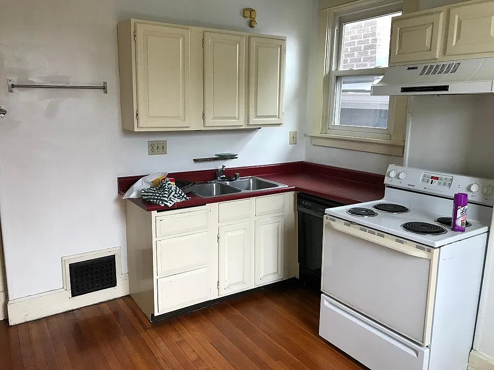 4 bed, 1100 sqft, $1,990 — Photo 4