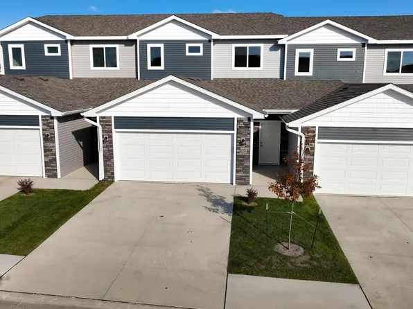 805 Campusside Pl, Norwalk, IA 50211