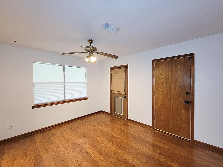 10282 Valley Dr S — Photo 12